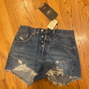 Levi’s never worn shorts size 24 NWT